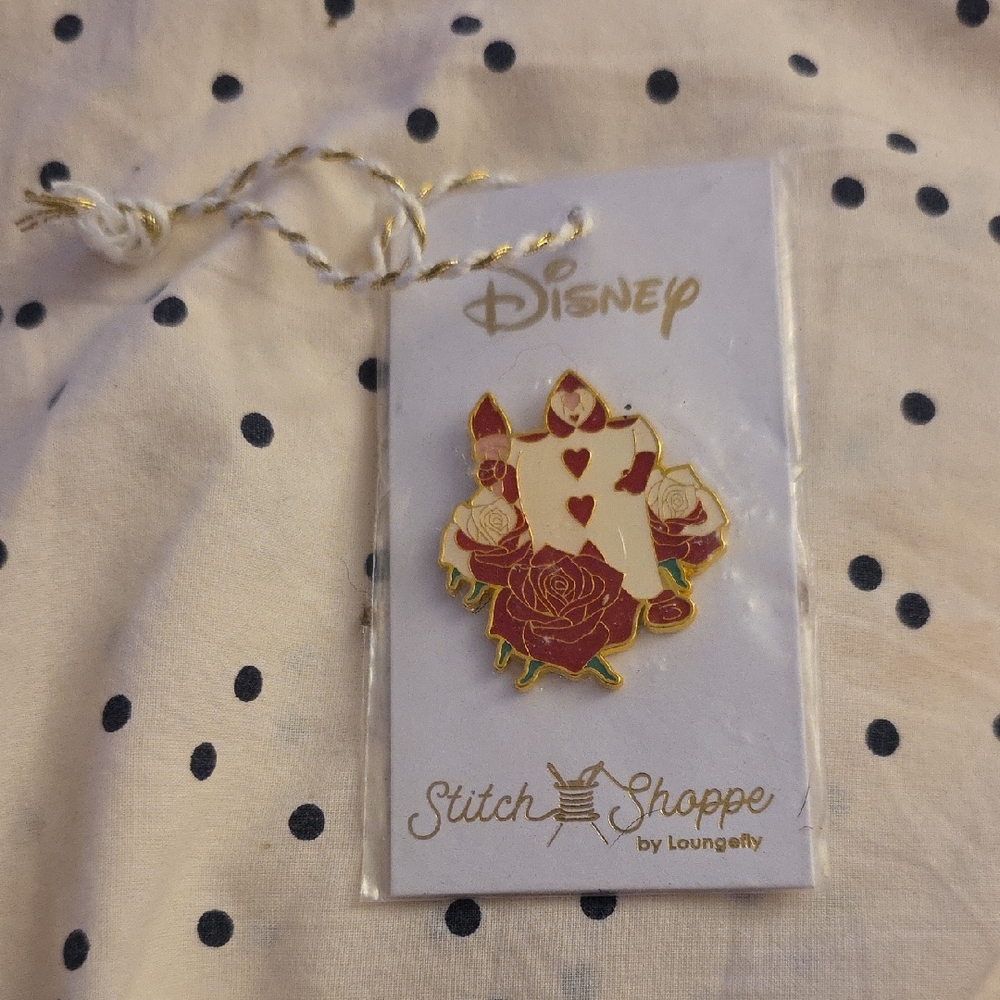 Disney Stitch Shoppe 3 Of  Hearts Card Soldiers Pin - Red and White. NWT